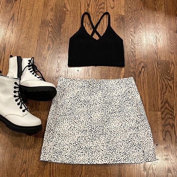 NWT Urban Outfitters white with black dots cotton mini skirt size small - Picture 2 of 7